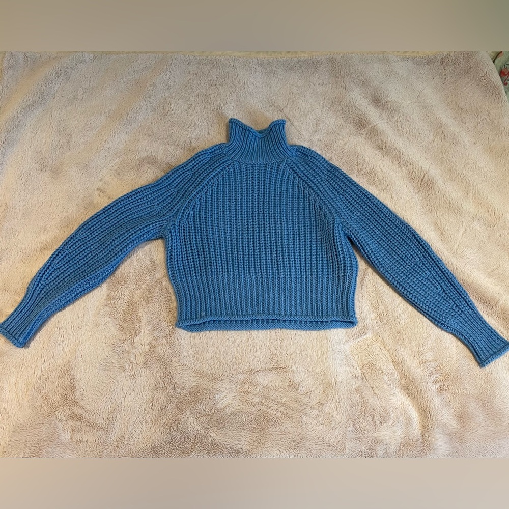 XS Blue Turtleneck Knit Cropped Sweater from H&M